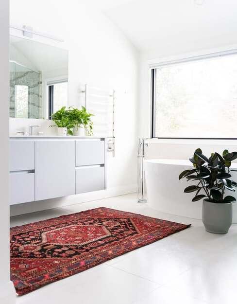 bathroom with carpet