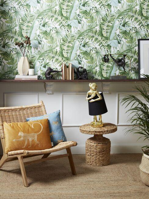 Decorations suitable for the living room with wallpapers