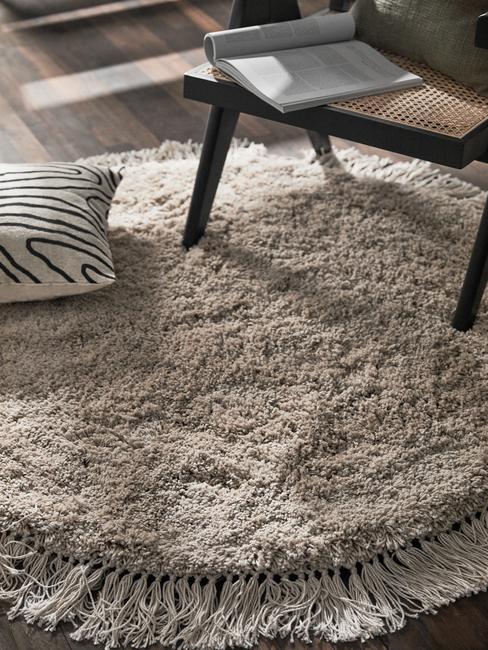What carpet is suitable for the living room: round carpet